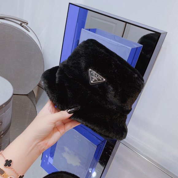 ?✨AUTHENTIC✨?Prada hat main image 5